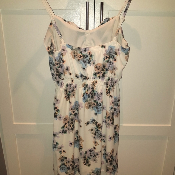 Dynamite Floral Summer Dress - Picture 4 of 11